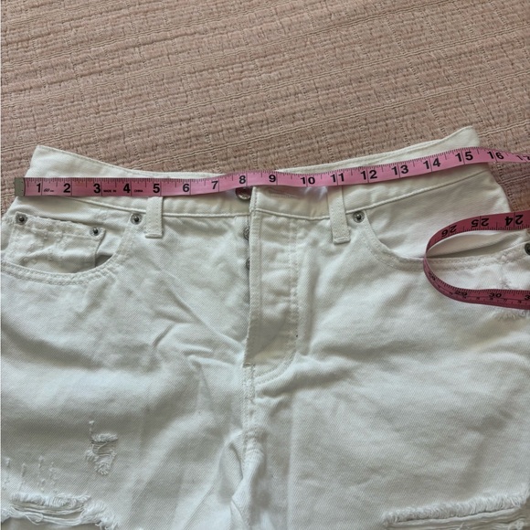 We the Free White Distressed Denim Shorts size 29 - Picture 8 of 9